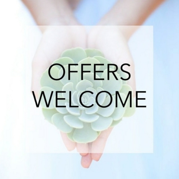 Closet Details - Picture 2 of 4